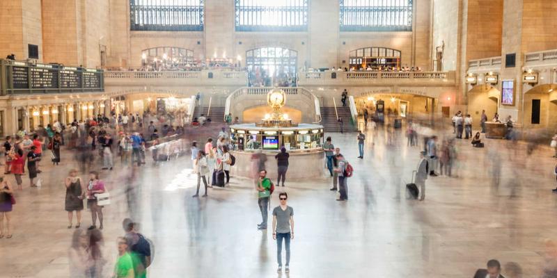亚洲新浪潮电影的地域性表达：是枝裕和的家庭叙事与阿彼察邦的梦幻现实主义