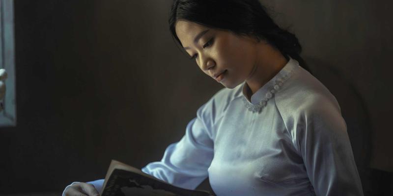 从《银翼杀手》到《流浪地球》：科幻电影中的未来城市想象与观影指南