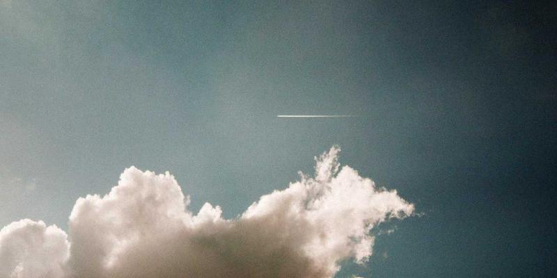 从《银翼杀手》到《第五元素》：科幻电影中的未来城市美学演变与观影指南