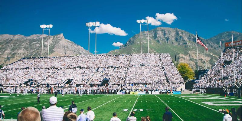 在线购票前必读：电影票背后的历史重构与真实性探讨——以战争片与传记片为例