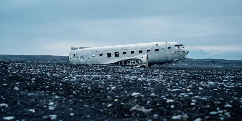 影评解析：从《末路狂花》到《芭比》，电影中的女性主义叙事演变