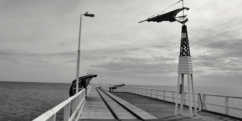 电影票在线购票指南：从韦斯·安德森的对称美学到王家卫的色调情绪，在12电影院体验色彩心理学